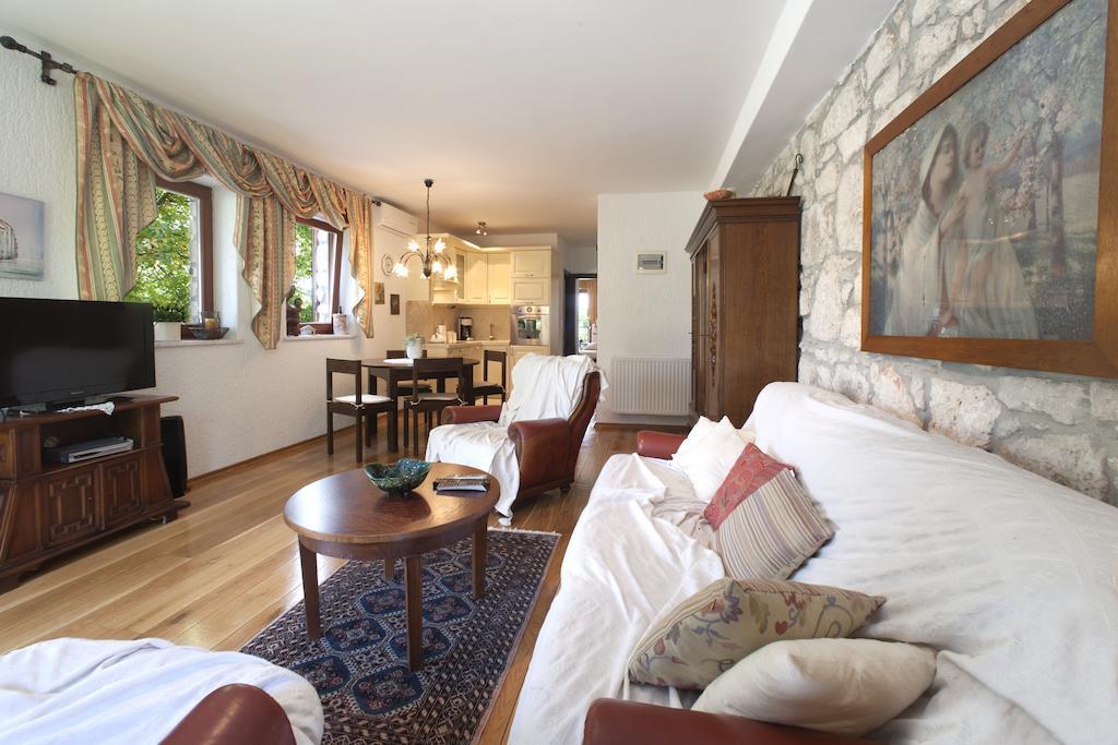 Villa Castello Rausch Valkarin Room photo