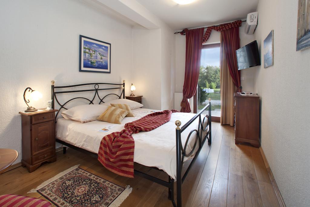 Villa Castello Rausch Valkarin Room photo