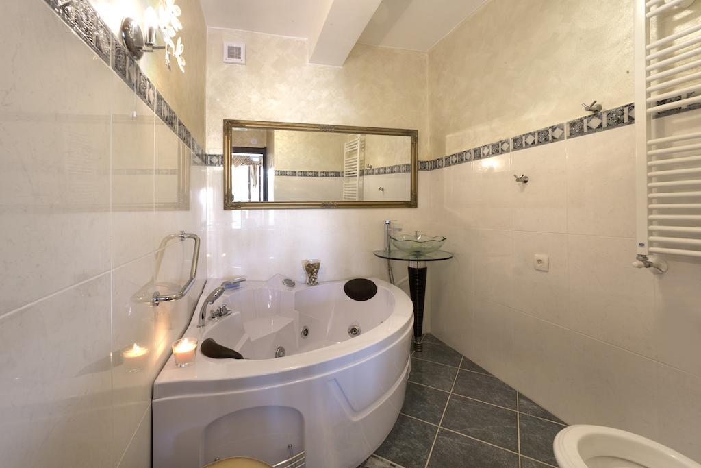 Villa Castello Rausch Valkarin Room photo