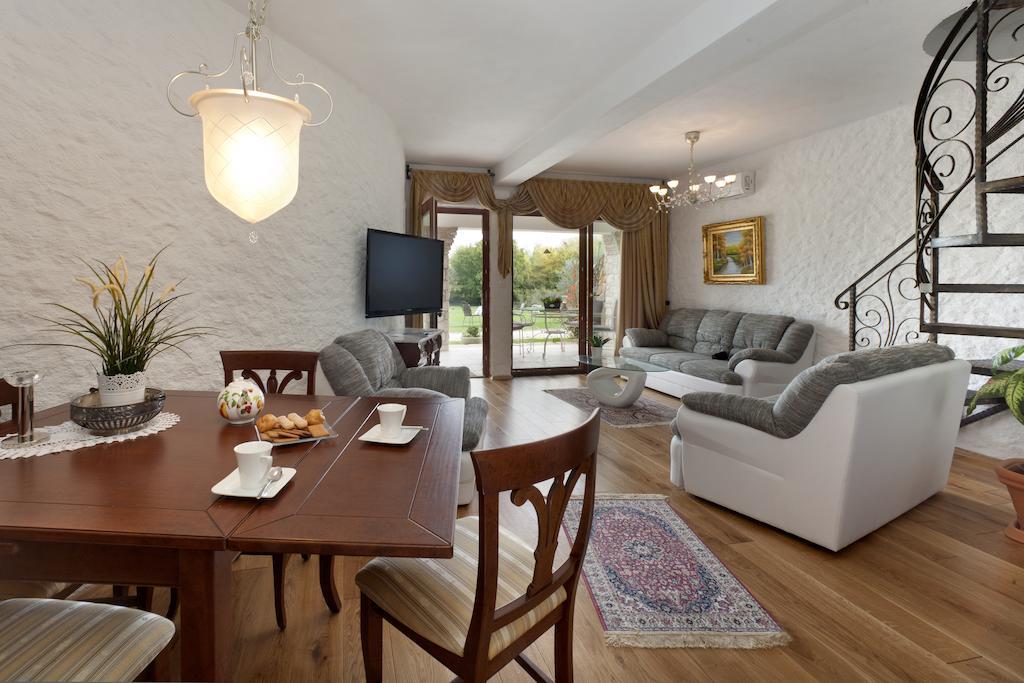 Villa Castello Rausch Valkarin Room photo