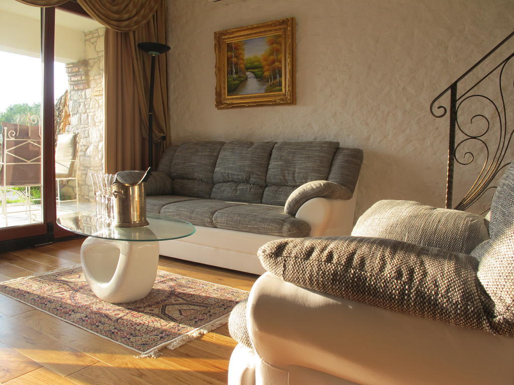 Villa Castello Rausch Valkarin Room photo